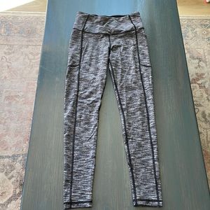 Heather Grey Victoria’s Sport Knockout Leggings